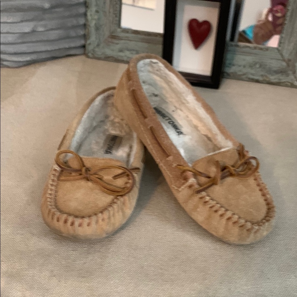 Minnetonka Tan Moccasin Slippers with Bow used